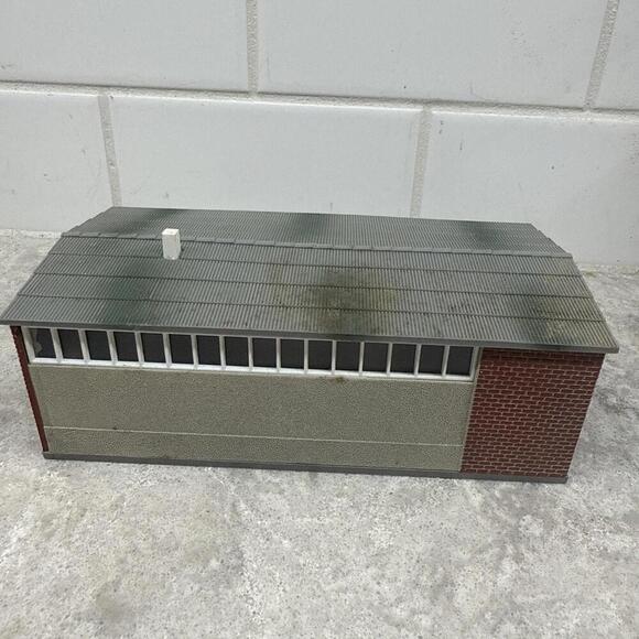 Vollmer Germany HO Industrial Building, Doors Slide Open/Close, Weathered - Picture 4 of 5